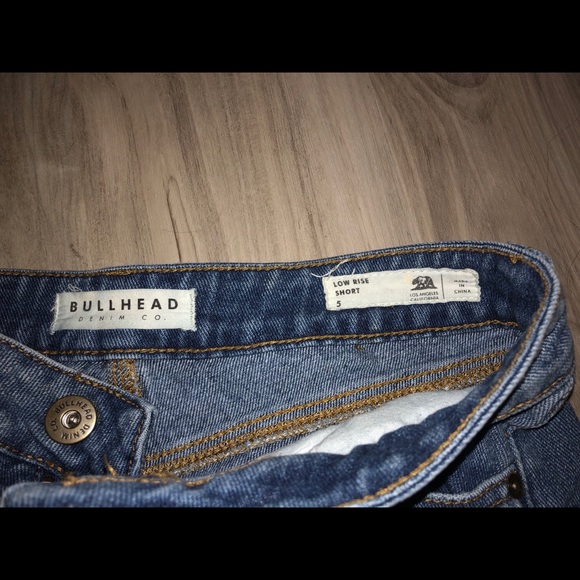 Low rise jean shorts - Picture 3 of 3